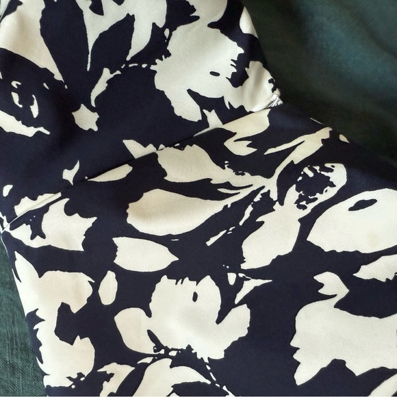 Alexis Floral Navy and White Women's Shorts - Picture 4 of 9